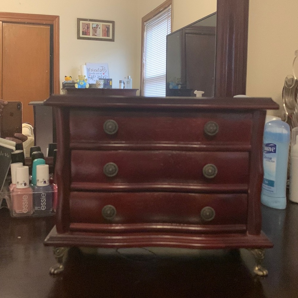 A great addition to add to your vanity or dressers.